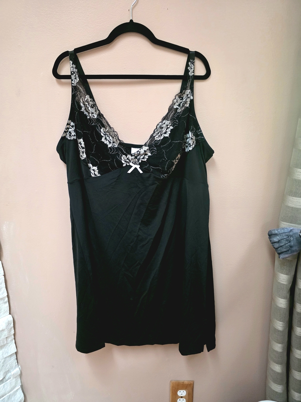 Vintage Plus-Size Black Chemise with White Floral Lace